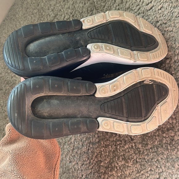 SOLD!! Nike Air Max 270 womens - Picture 5 of 6
